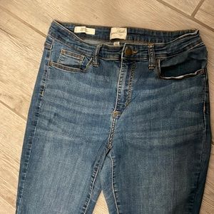 Mid rise skinny jeans